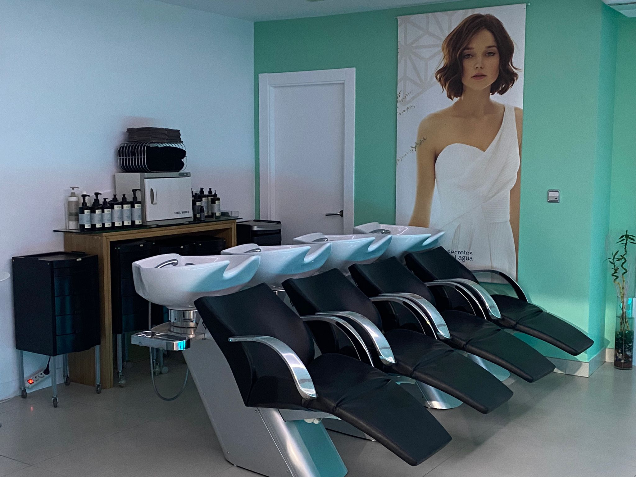 general view of the aqua stylists salon