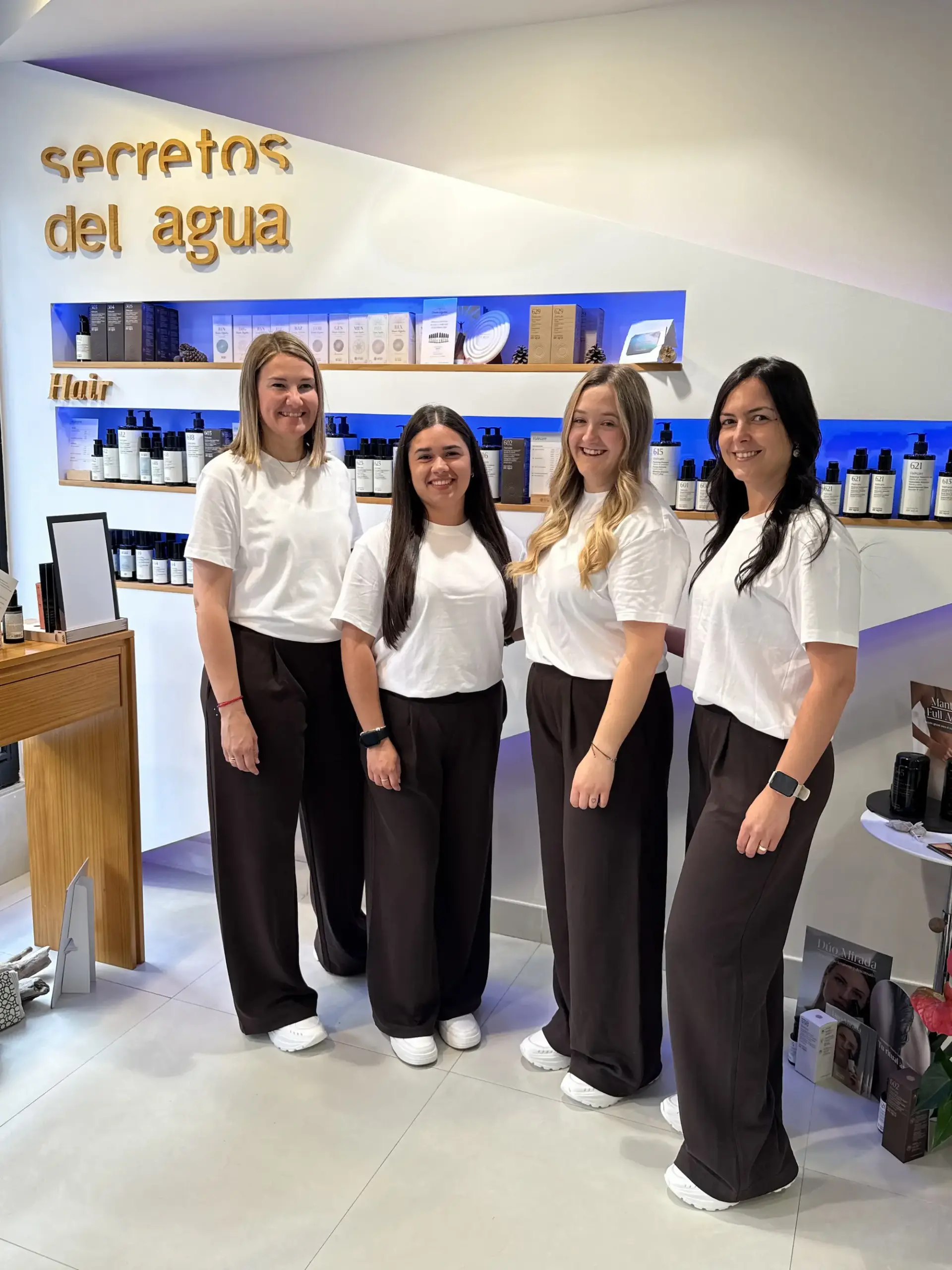El equipo de Aqüa Estilistas, salón familiar en Laredo